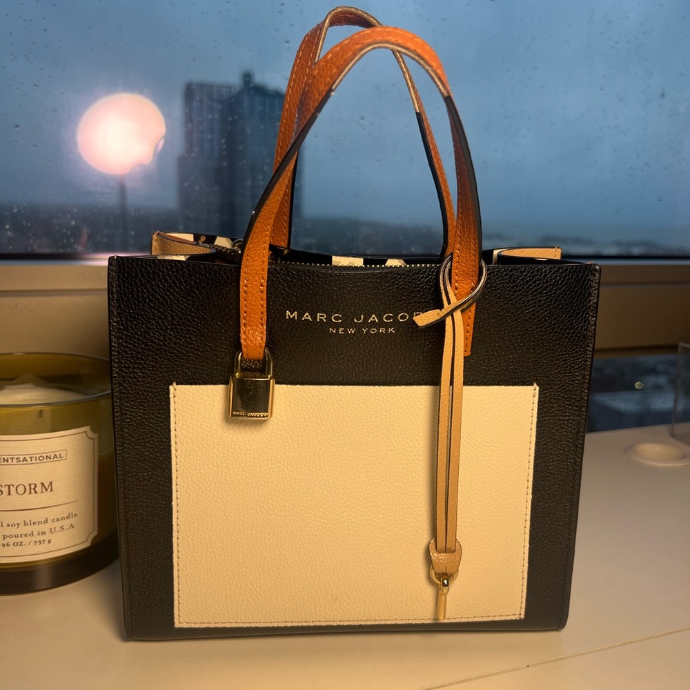 Marc Jacobs Black & Cream Leather Tote - Picture 8 of 11